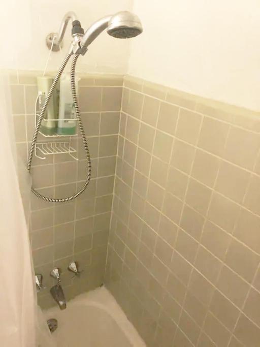 Burns Court Apartment *