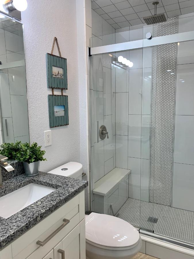 Modern Coastal Near Siesta Key And Downtown Villa
