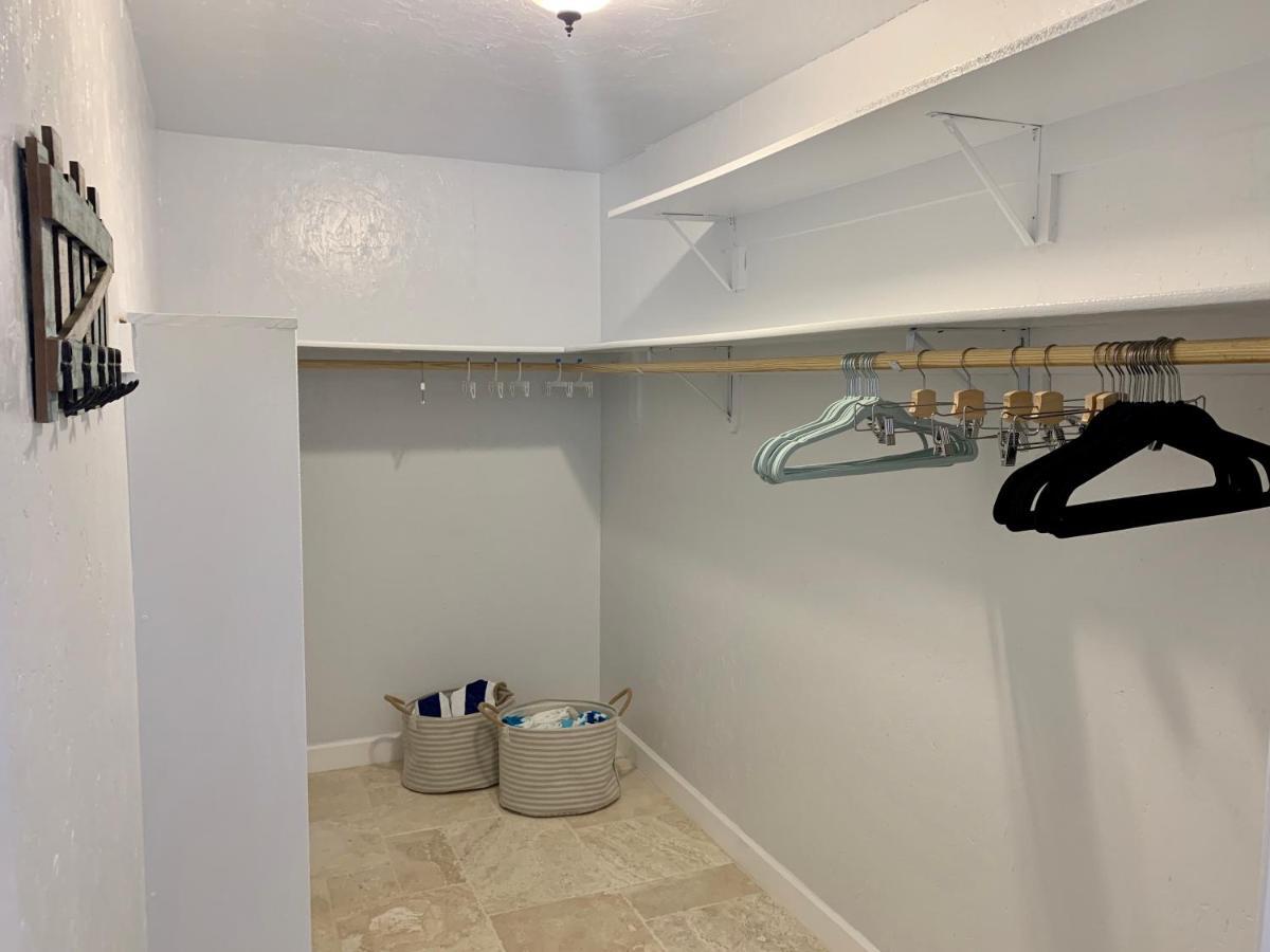 Modern Coastal Near Siesta Key And Downtown
