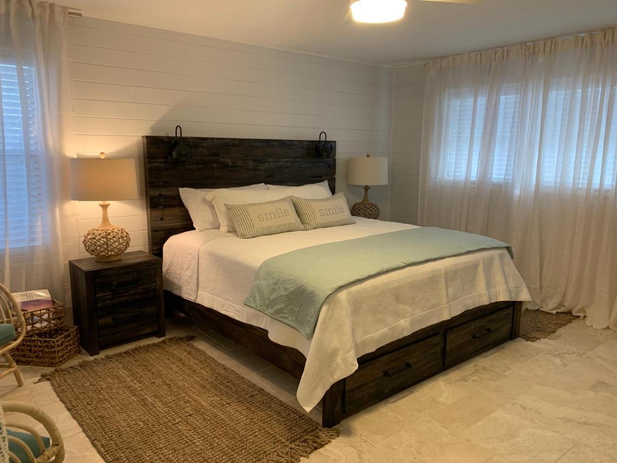 Modern Coastal Near Siesta Key And Downtown Villa *