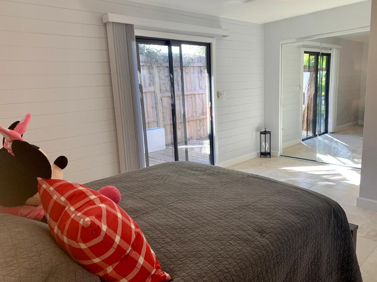 Modern Coastal Near Siesta Key And Downtown Villa *