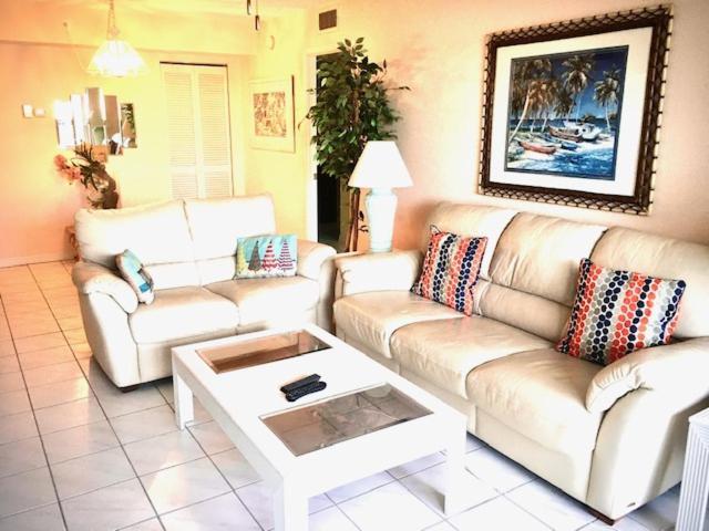 Harbor Towers Yacht And Racquet Club On Siesta Key *