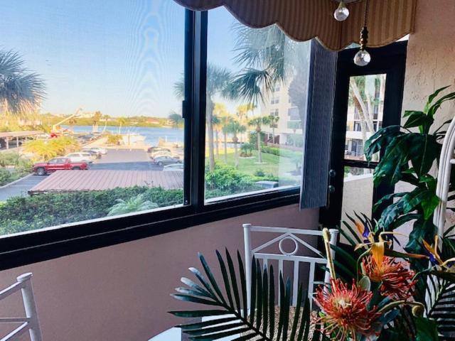 Apartment Harbor Towers Yacht And Racquet Club On Siesta Key *