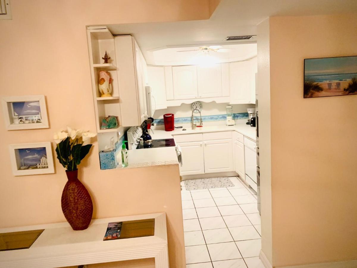Harbor Towers Yacht And Racquet Club On Siesta Key * Sarasota