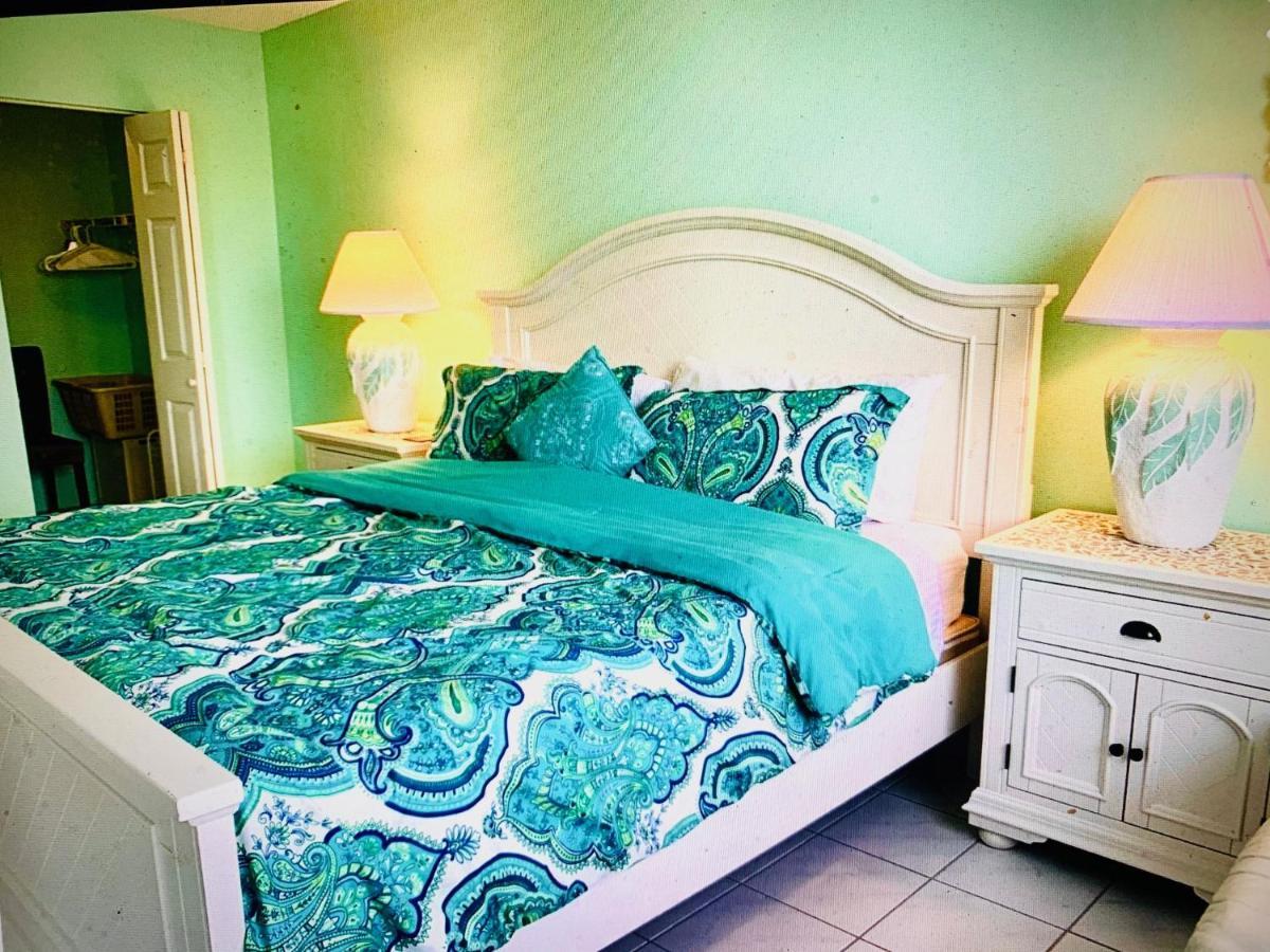 Harbor Towers Yacht And Racquet Club On Siesta Key *