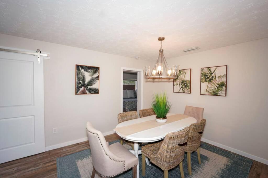 Pool - Close To Beaches, Food, Downtown! Holiday home
