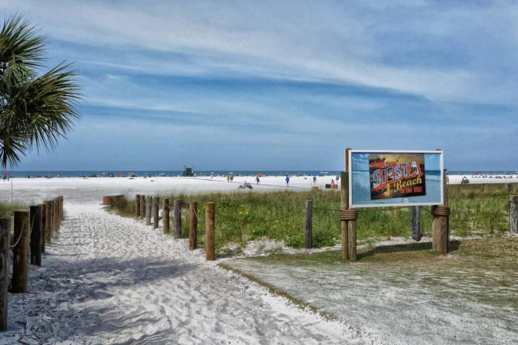 Apartment Siesta Key Village-suite #4: A Block To The Beach! Sarasota