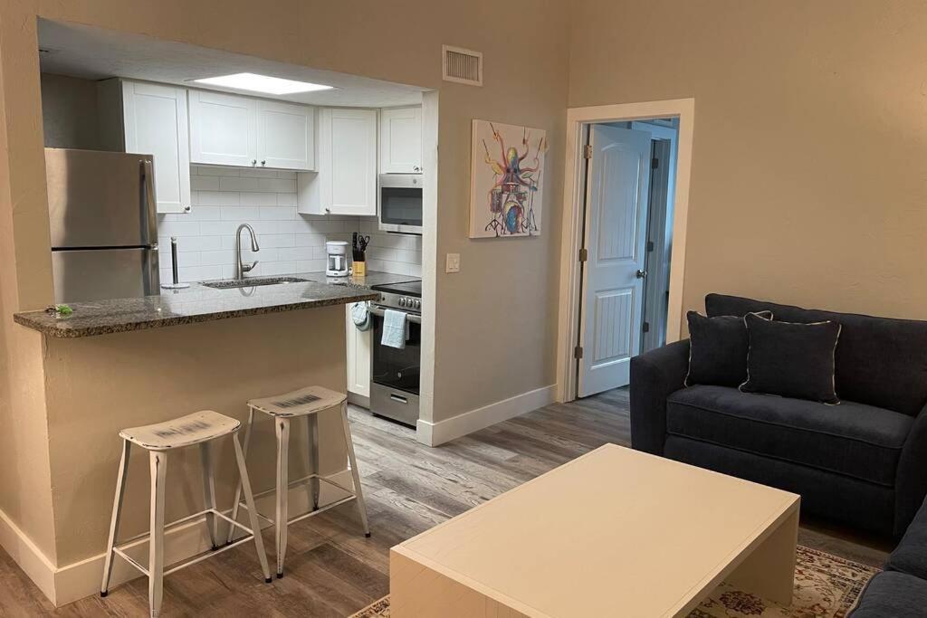 Apartment Siesta Key Village-suite #4: A Block To The Beach! *