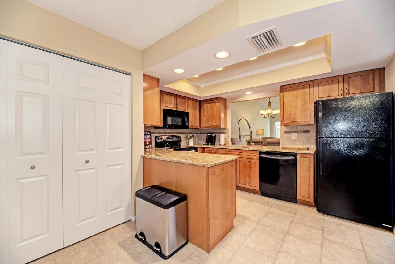 Village Des Pins 3645, 2 Bedrooms, Pool Access, Wifi, Hot Tub, Sleeps 4 * Sarasota