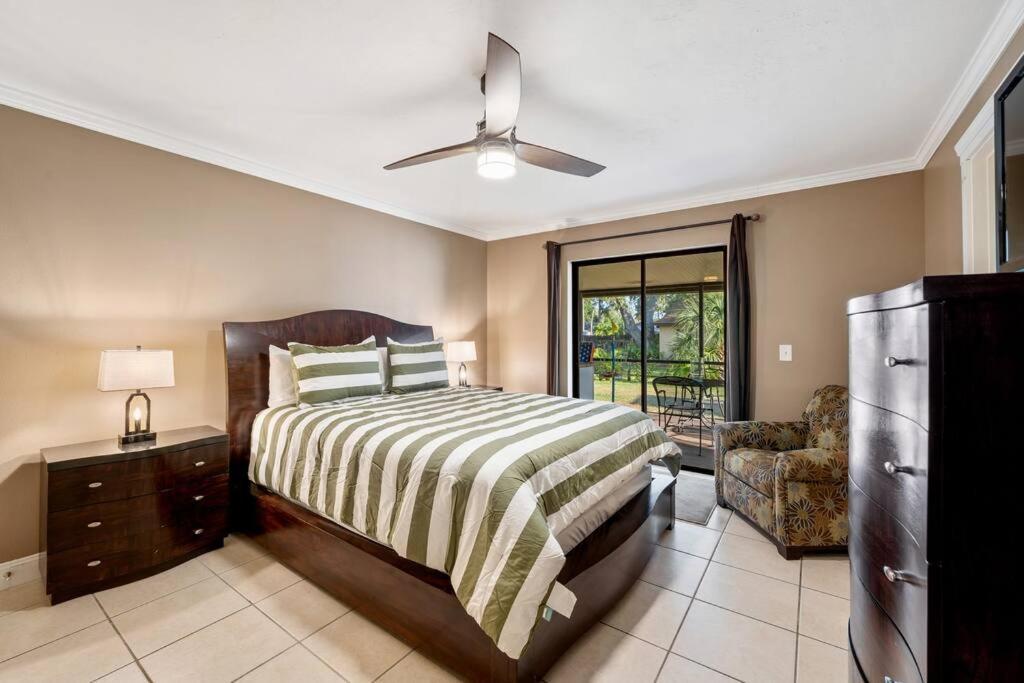 Cozy In Gulf Gate Holiday home