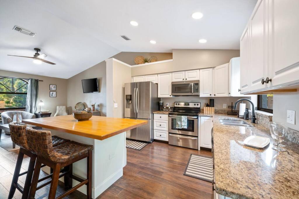 Cozy In Gulf Gate Holiday home