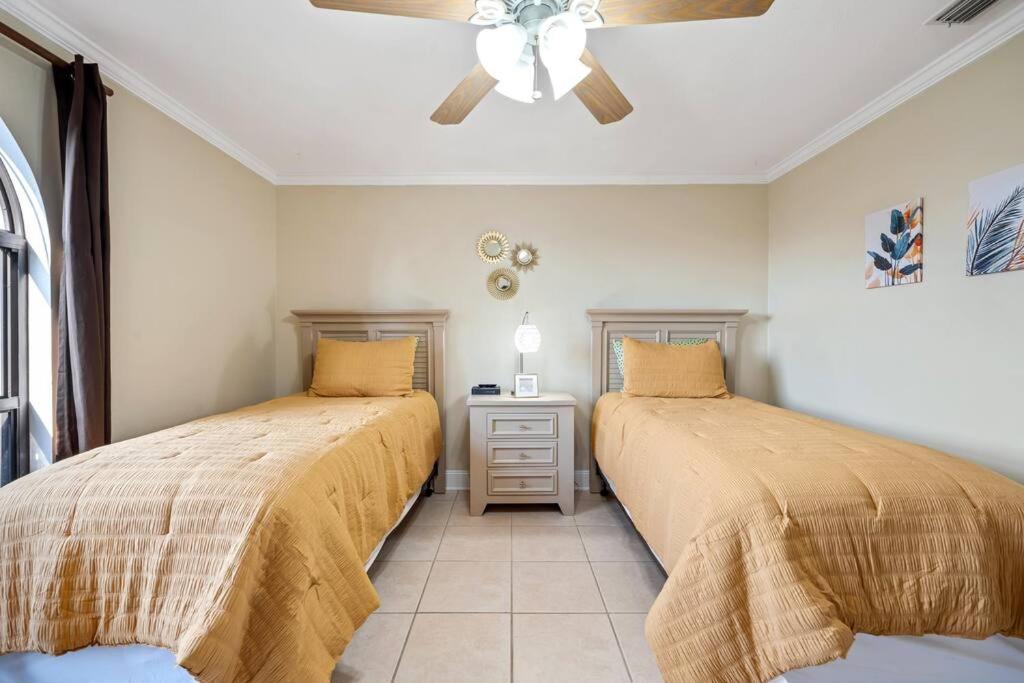 Cozy In Gulf Gate Holiday home