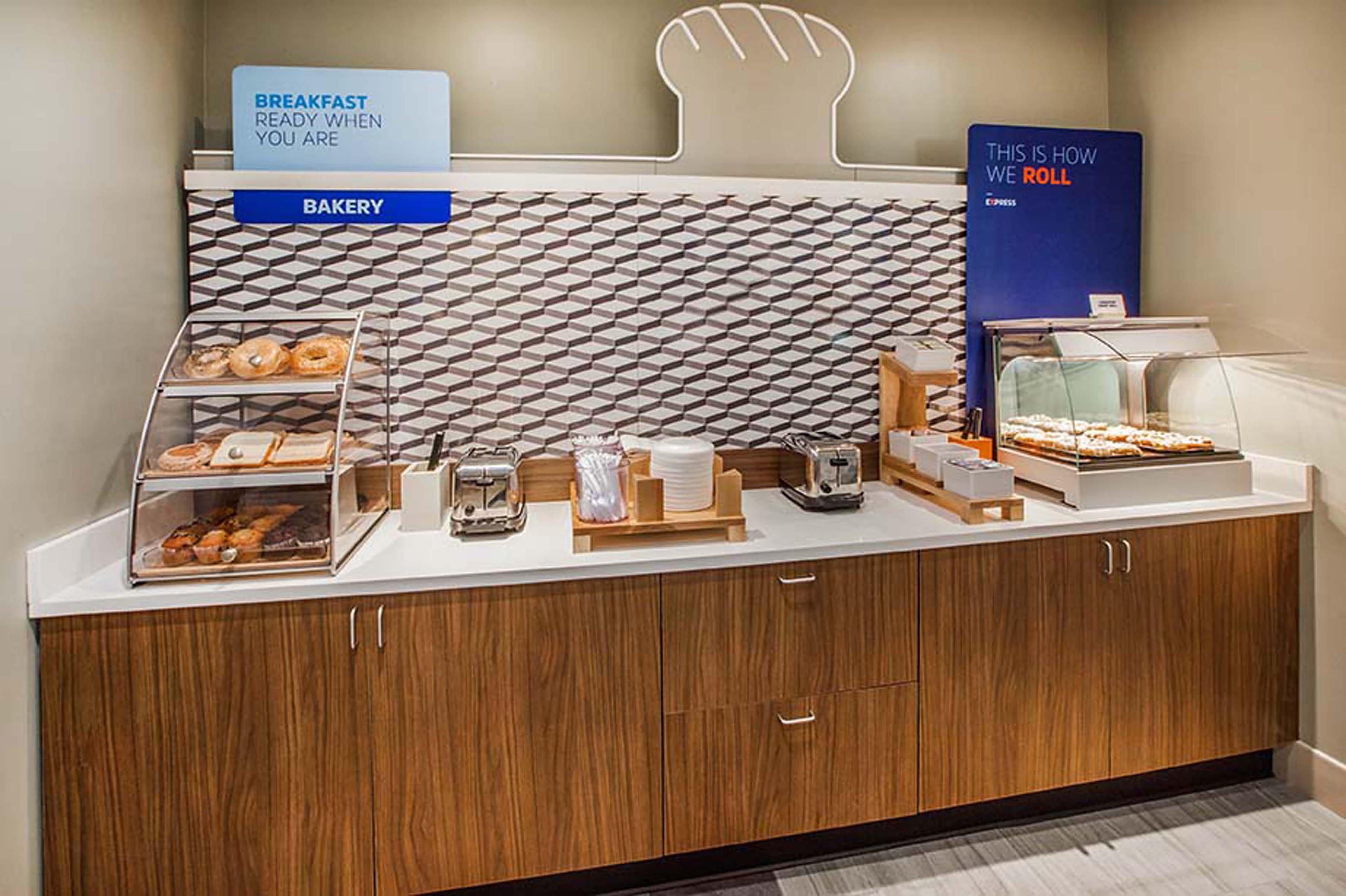 Express & East By Ihg Sarasota