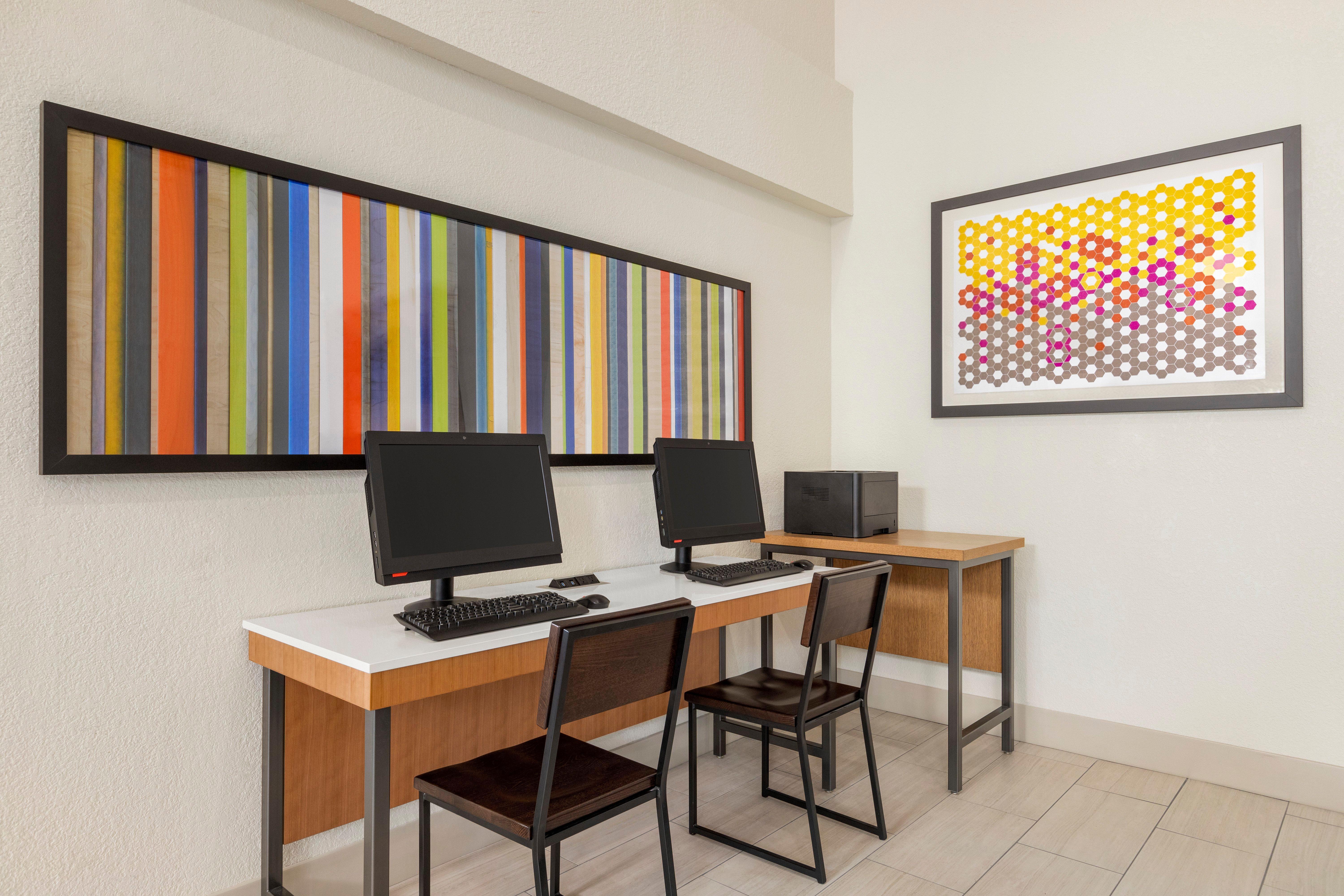 Express & East By Ihg Hotel Sarasota