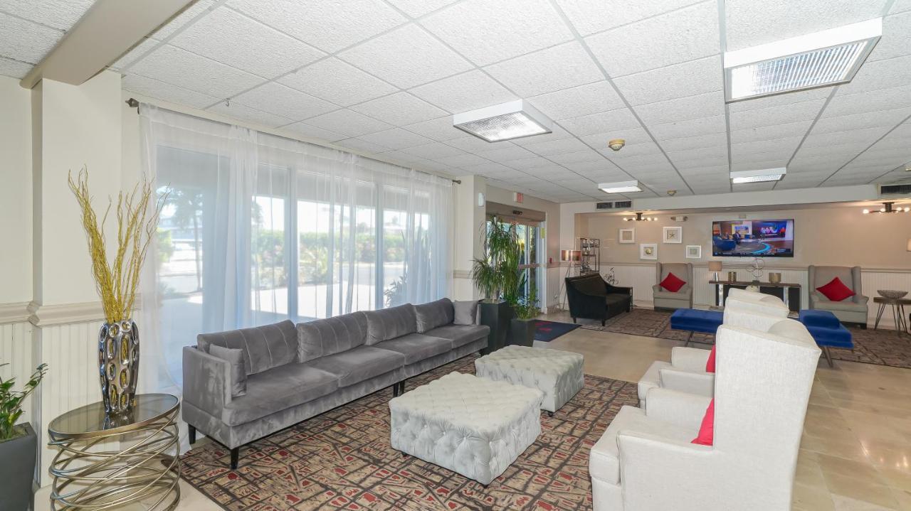 Aparthotel Sarasota Cay Club #612 - Heated Pool, Bunk Beds, Huge Tv, Tiki Bar, More! South Bradenton