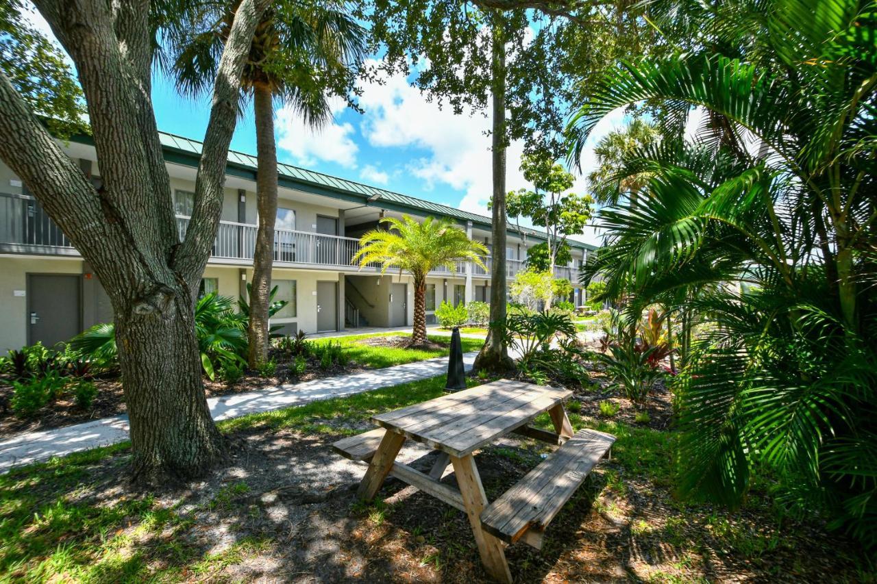 Sarasota Cay Club #612 - Heated Pool, Bunk Beds, Huge Tv, Tiki Bar, More! * South Bradenton
