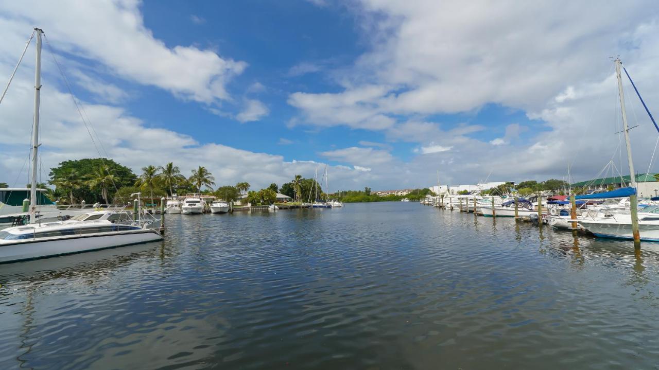 Sarasota Cay Club #612 - Heated Pool, Bunk Beds, Huge Tv, Tiki Bar, More! *