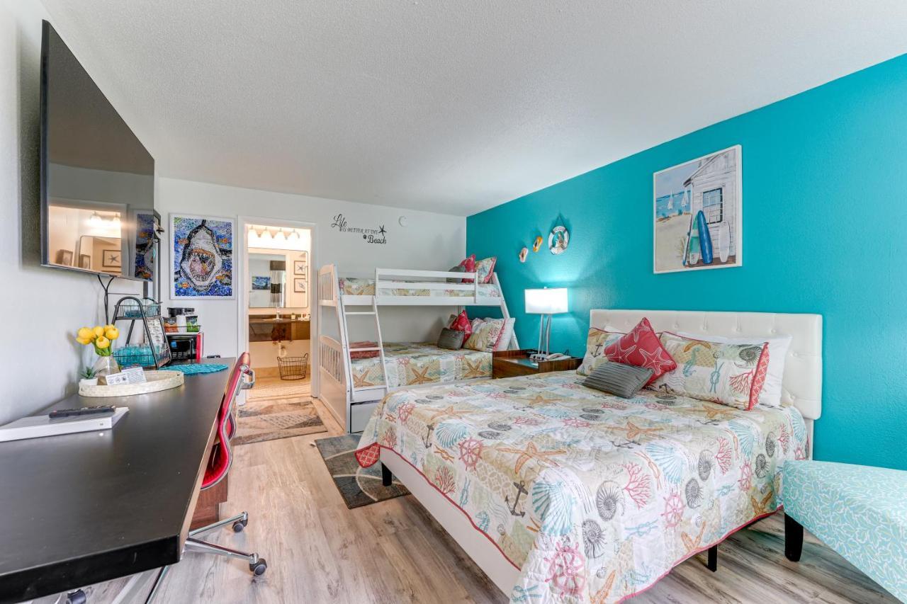 Aparthotel Sarasota Cay Club #612 - Heated Pool, Bunk Beds, Huge Tv, Tiki Bar, More!