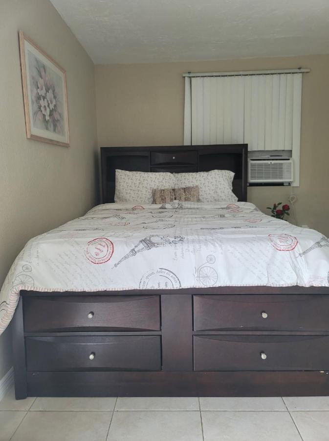 Entire 5 Mins To Siesta Key & Downtown * Sarasota