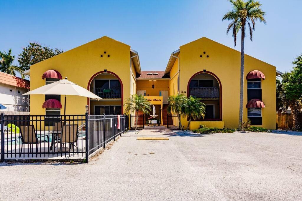 *eclectic Hidden Gem / Tiki Bar And Pool* * Sarasota