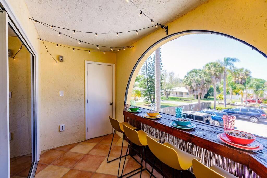 *eclectic Hidden Gem / Tiki Bar And Pool*