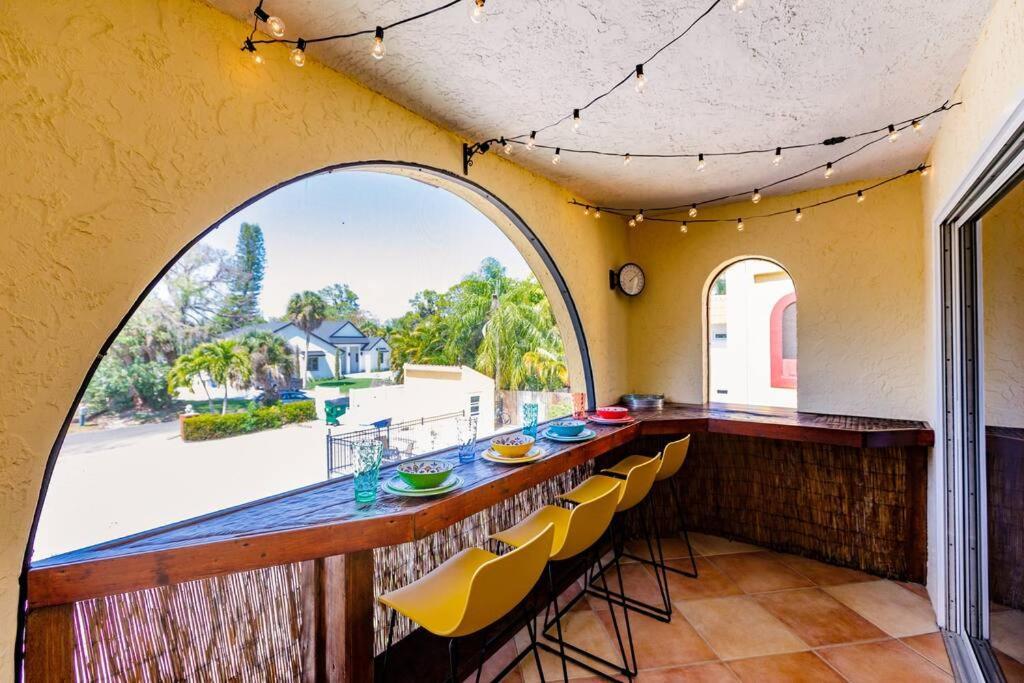 *eclectic Hidden Gem / Tiki Bar And Pool*