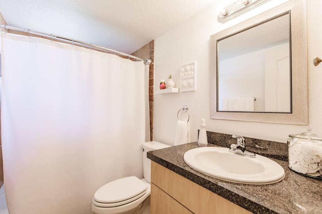 *eclectic Hidden Gem / Tiki Bar And Pool* Apartment