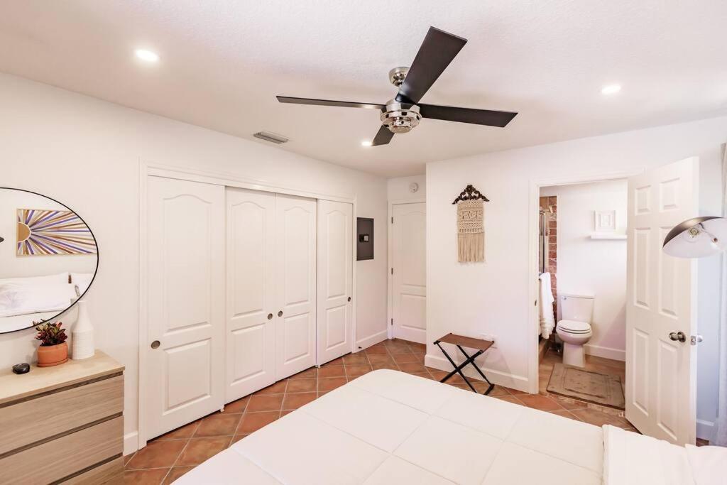 *eclectic Hidden Gem / Tiki Bar And Pool* Apartment