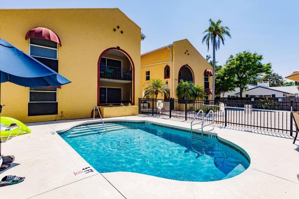 *eclectic Hidden Gem / Tiki Bar And Pool* Sarasota