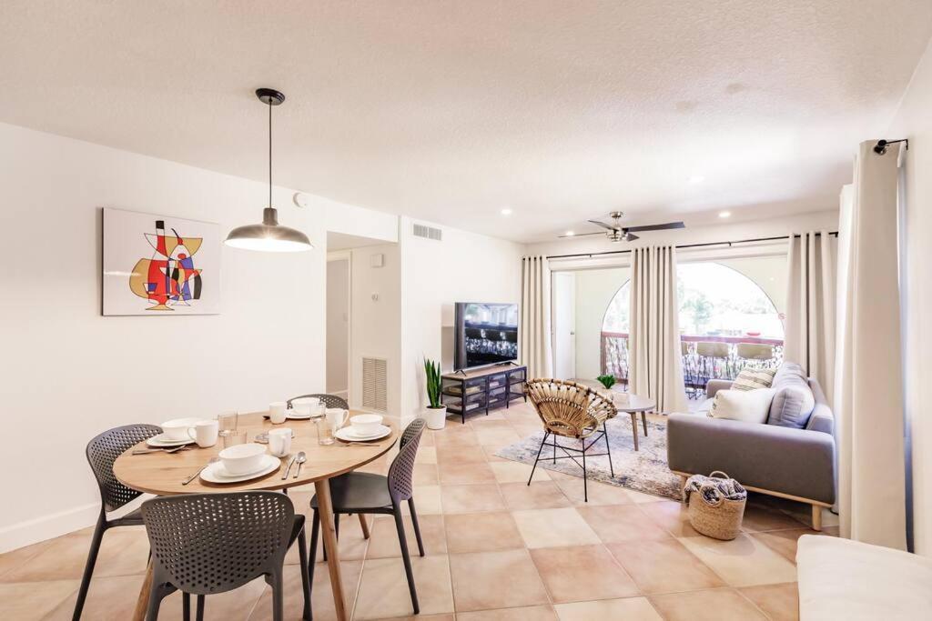 *eclectic Hidden Gem / Tiki Bar And Pool*