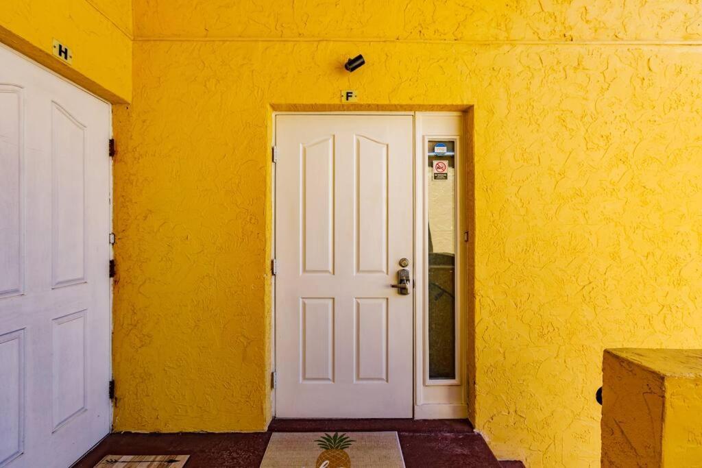 *eclectic Hidden Gem / Tiki Bar And Pool* Sarasota