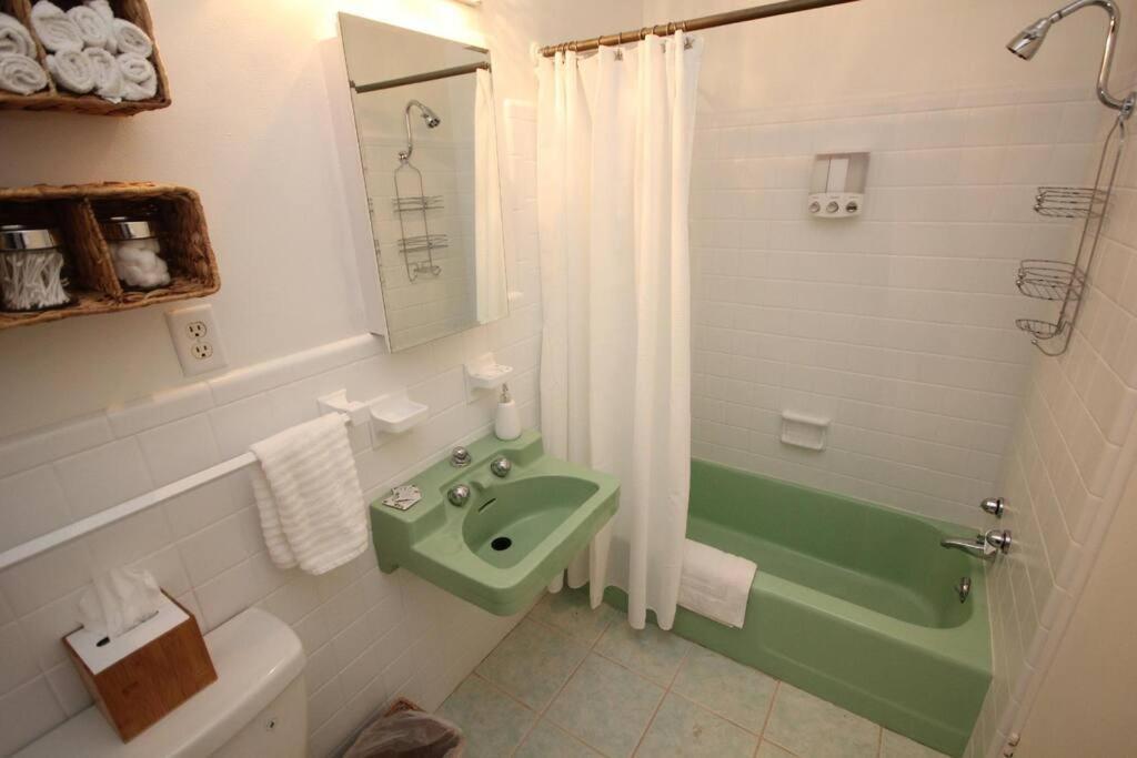Cute Lil Oasis On Osprey Apartment *