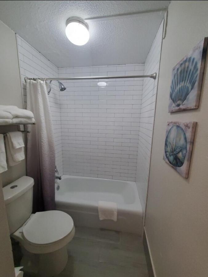 Newly Remodeled Cozy Unit Cay Club Close To Airport, Beaches And Shops *