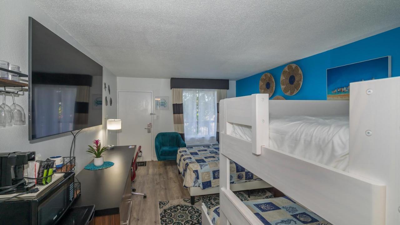 Cay Club #614 Bunk Bed, Heated Pool, Tiki Bar, More! * Sarasota