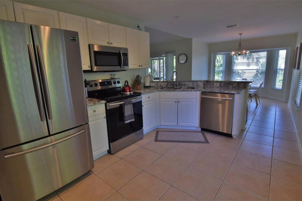Florinda 3bdr/2bth 2car Garage With New Pool Holiday home Sarasota