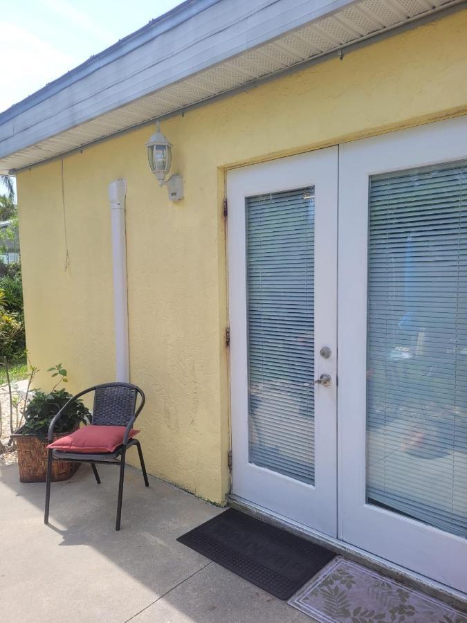 ~ Cozy In-law Close To Siesta Key ~ Apartment