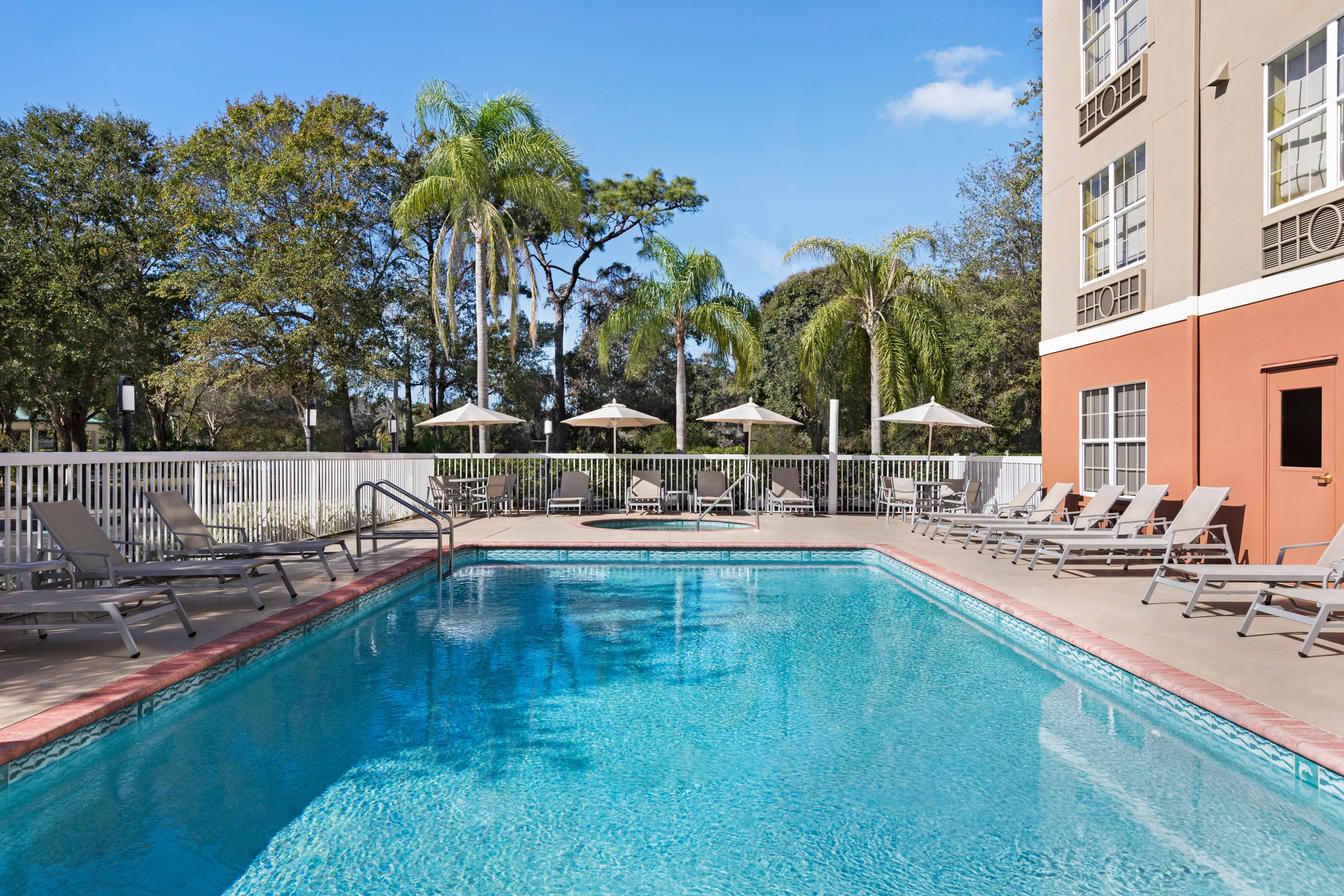 Express & East By Ihg Hotel Sarasota