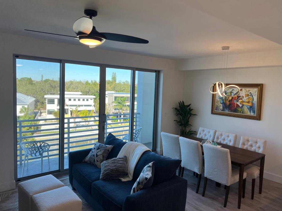 Cuteness With Stellar View ~ On The Water & Perfectly Located Aparthotel Sarasota