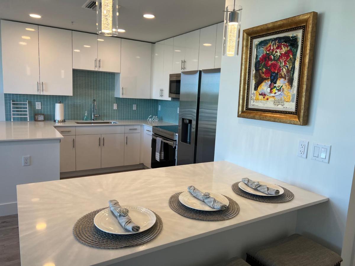 Cuteness With Stellar View ~ On The Water & Perfectly Located * Sarasota