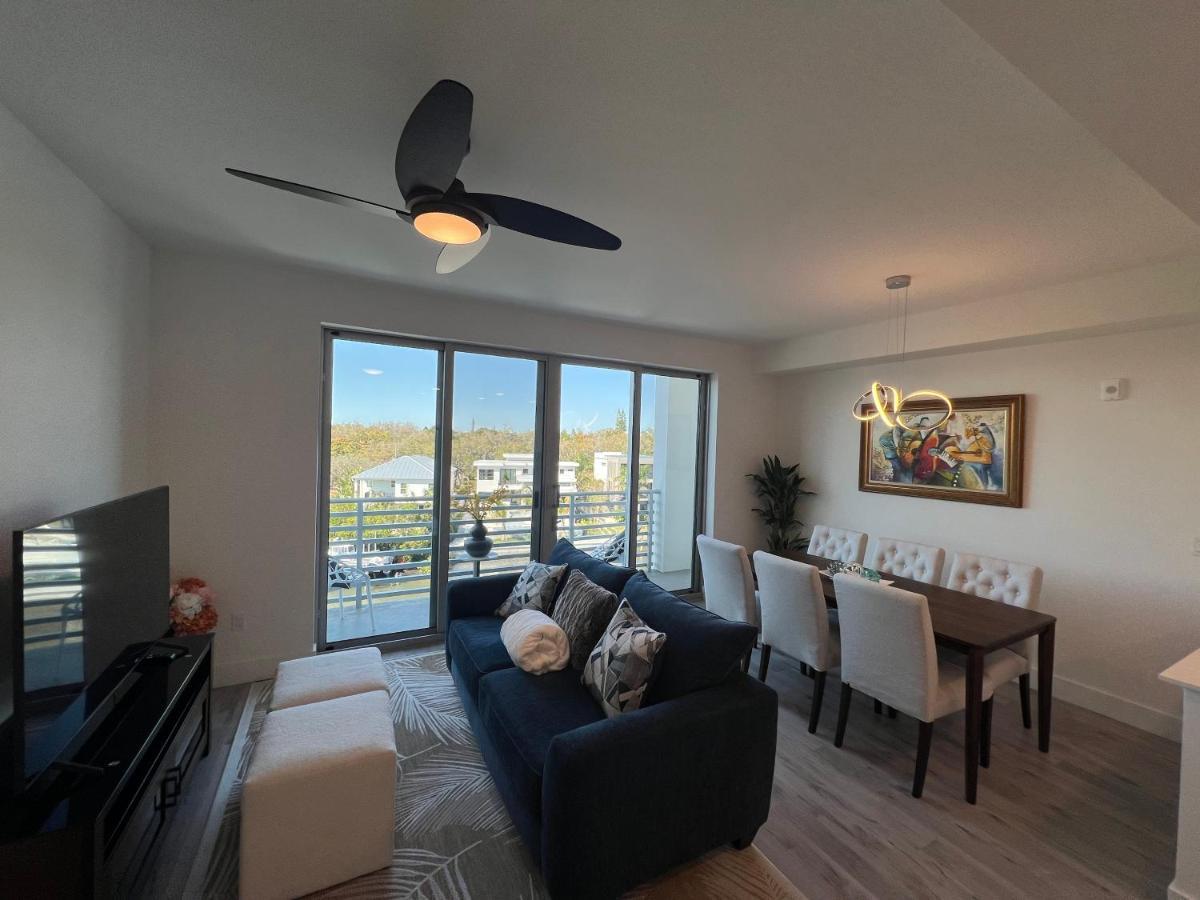 Cuteness With Stellar View ~ On The Water & Perfectly Located Aparthotel Sarasota
