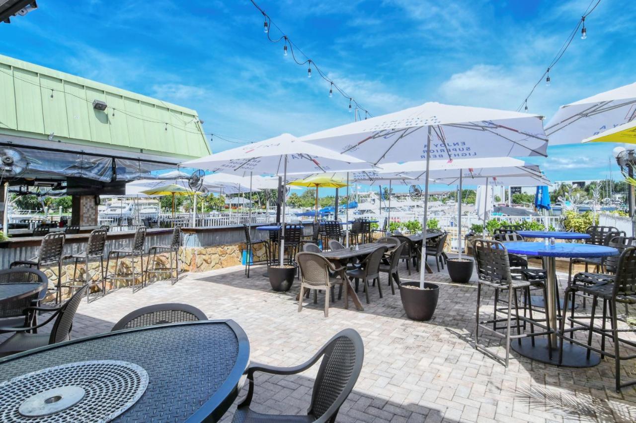 Heated Pool, Bunk Beds, King Bed, Huge Tv, Marina, Tiki Bar