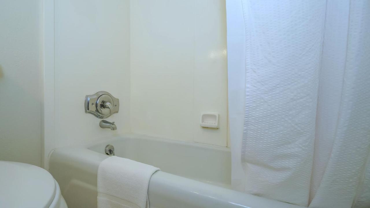 Heated Pool, Bunk Beds, King Bed, Huge Tv, Marina, Tiki Bar Sarasota