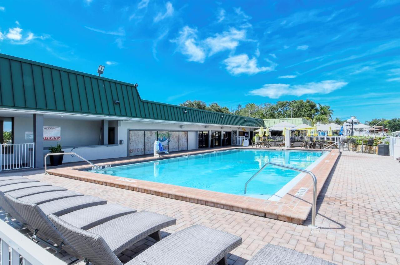 Aparthotel Heated Pool, Bunk Beds, King Bed, Huge Tv, Marina, Tiki Bar *