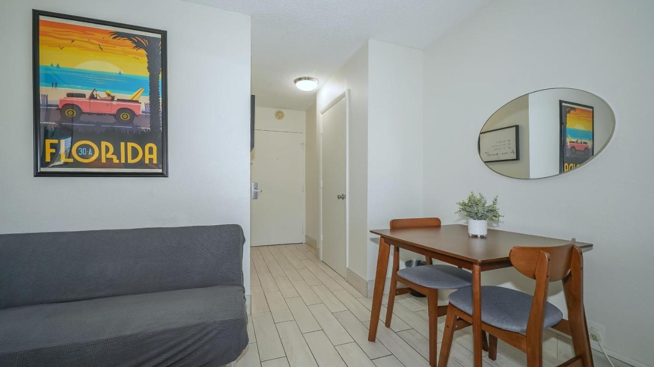 Aparthotel Heated Pool, Bunk Beds, King Bed, Huge Tv, Marina, Tiki Bar