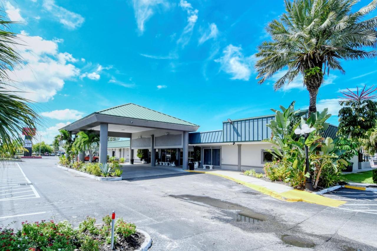 Heated Pool, Bunk Beds, King Bed, Huge Tv, Marina, Tiki Bar Aparthotel Sarasota