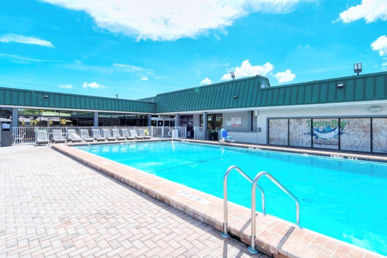 Heated Pool, Bunk Beds, King Bed, Huge Tv, Marina, Tiki Bar