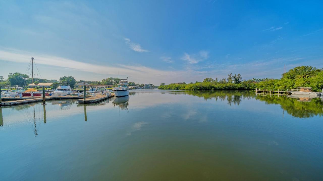 Heated Pool, Bunk Beds, King Bed, Huge Tv, Marina, Tiki Bar *