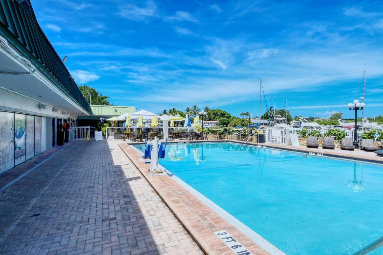 Heated Pool, Bunk Beds, King Bed, Huge Tv, Marina, Tiki Bar