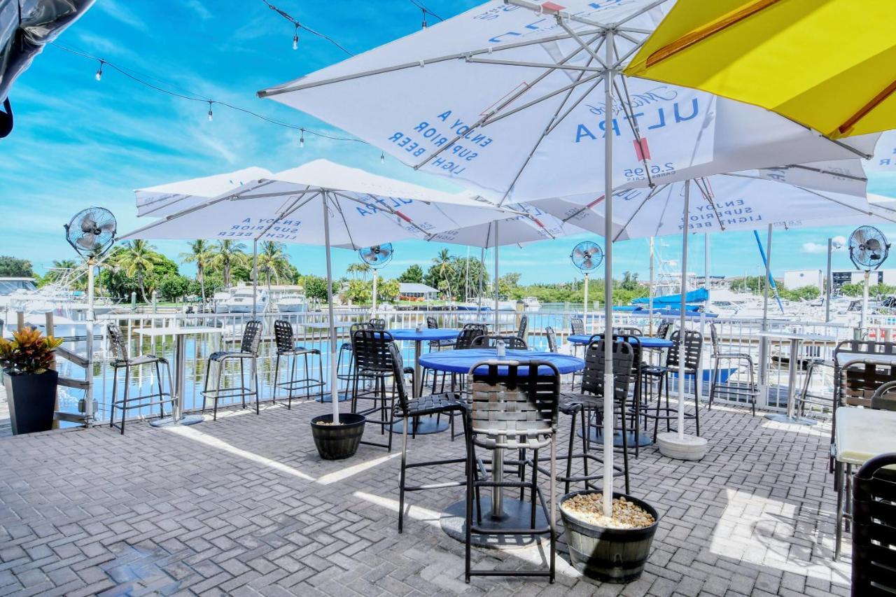 Heated Pool, Bunk Beds, King Bed, Huge Tv, Marina, Tiki Bar Aparthotel Sarasota