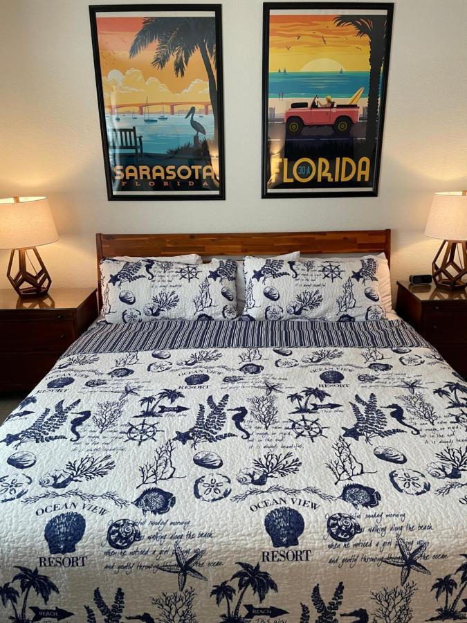 Aparthotel Heated Pool, Bunk Beds, King Bed, Huge Tv, Marina, Tiki Bar